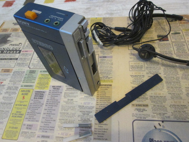 現状品 SONY WALKMAN TPS-L2 初代ウォークマン 概ね綺麗 TPS-L2 に見る初代ウォークマンとソニーの遊び心 SONY GUYS &amp