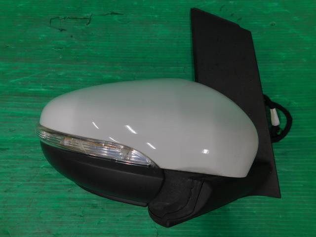 VW ゴルフトゥーラン ABA-1TCAV 右サイドミラー TSI㊨ CAV LB9A