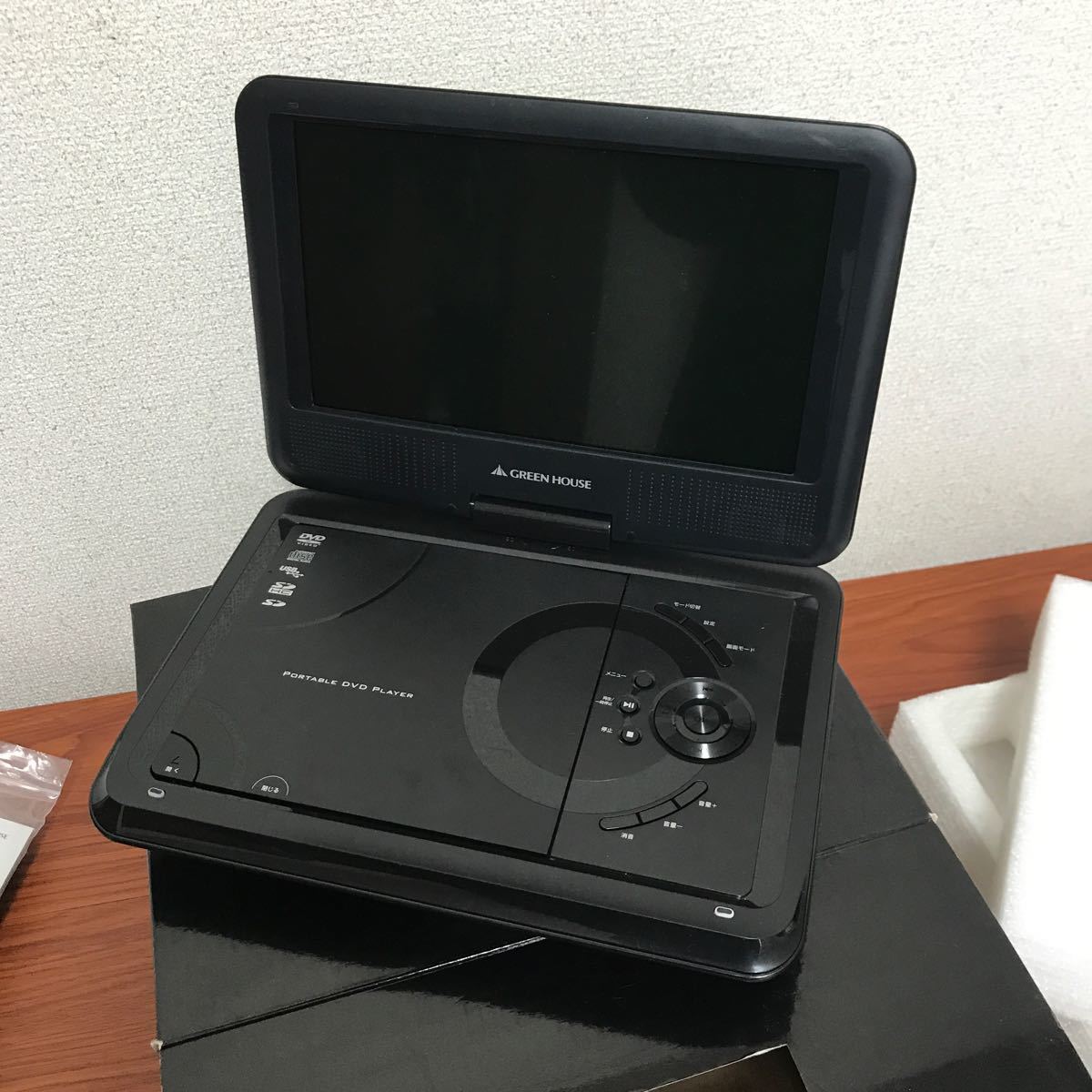 未使用に近い　GREEN HOUSE 9DCB2PDV 9インチ ポータブルDVDプレーヤー