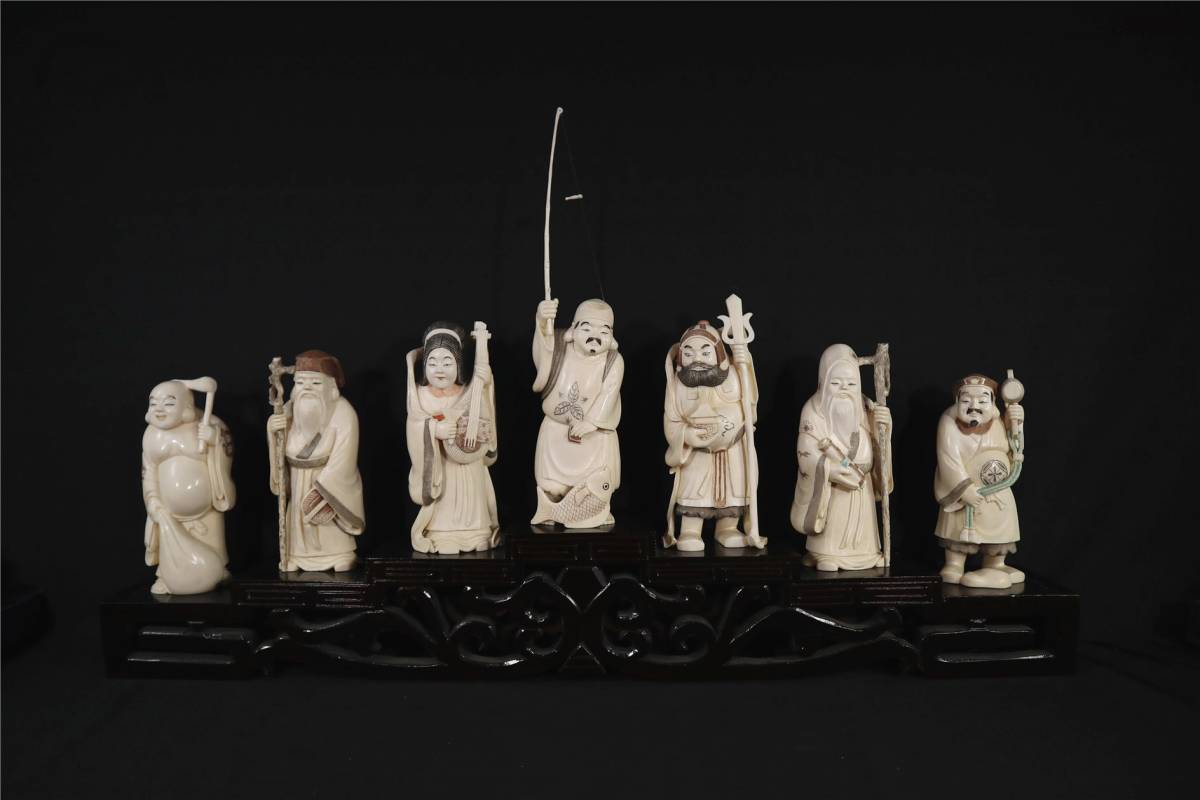 置根付 七福神 極細工 在銘 雅俊 Netsuke 天然素材 白材 東洋彫刻