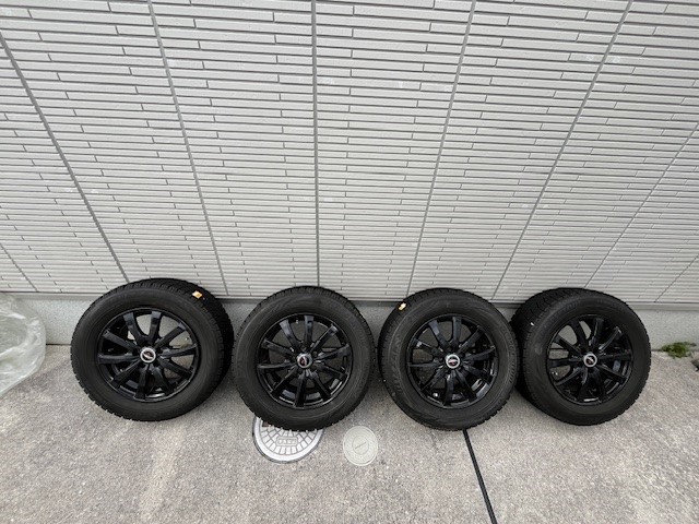 スタッドレスタイヤ プリウス 195/65R15 ブリザック Car / Motorcycle