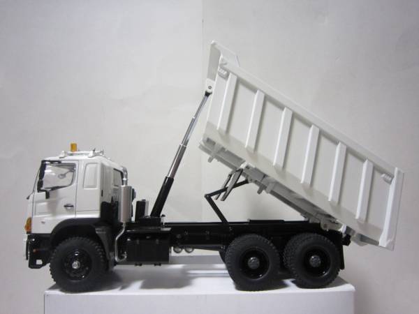 HINO 700 ZS (6×4) 1/43 京商製 （日野自動車特注モデル）(建設車両