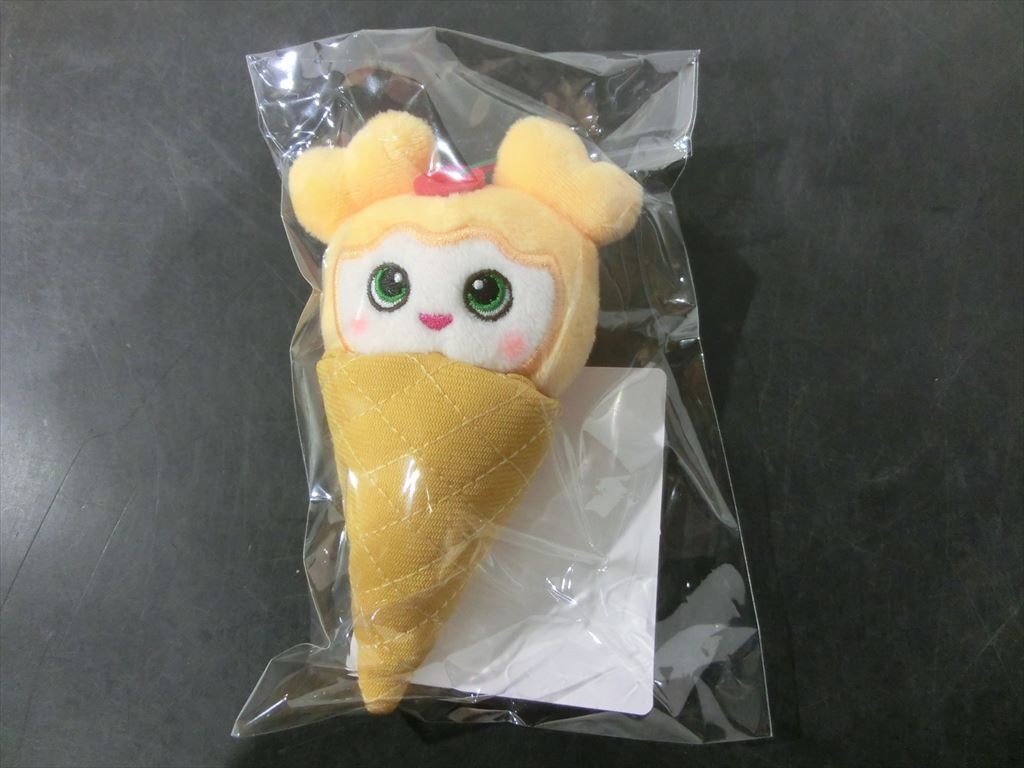 TWICE BABY LOVELYS アイスぬいぐるみバッチ　DAVELY BABY LOVELYS BAG CHARM - Baby DAVELY / TWICE『JYP JAPAN POPUP