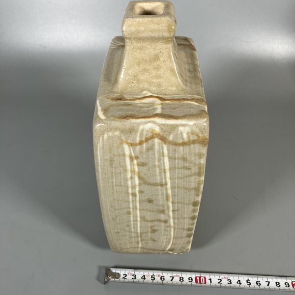 A3-518 益子焼 明石庄作 刷毛目花紋扁壺 花器 花瓶 つぼ 共箱有り 中古