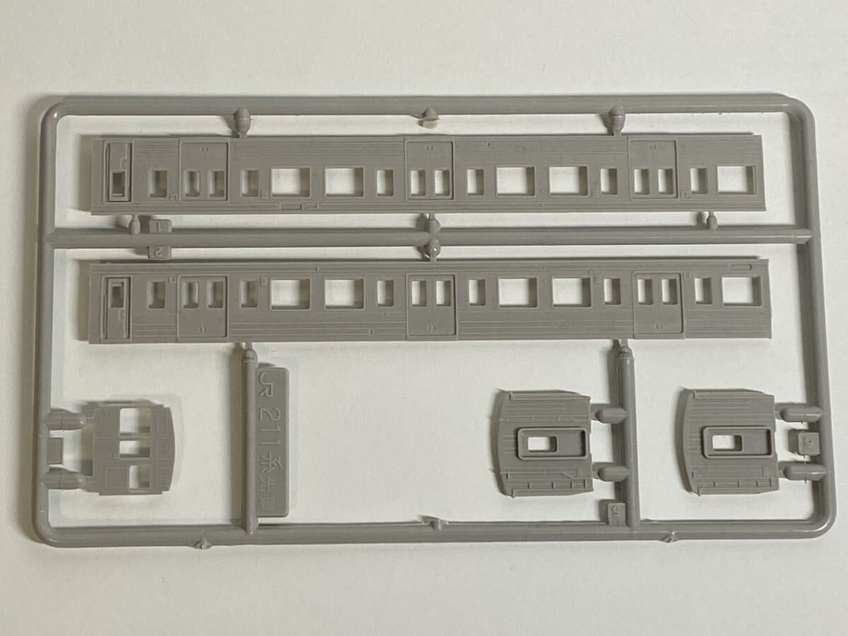 GREENMAX（グリーンマックス）　２１１系キット　先頭車側面・妻面パーツ_1