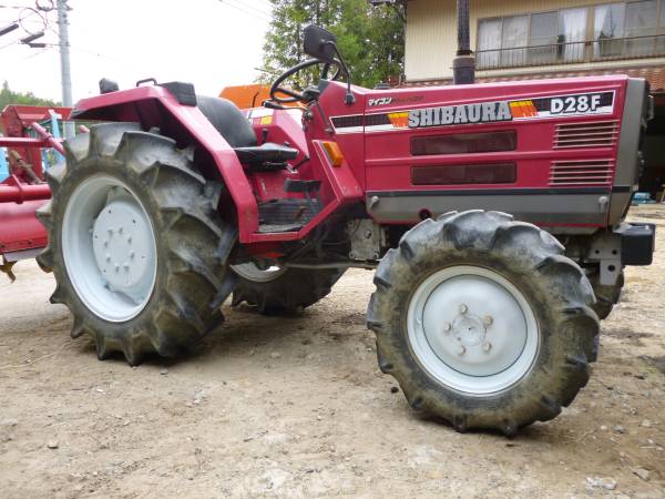 シバウラトラクター D28F 4WD 28馬力 4気筒ディーゼル 爪良 格安(車体 