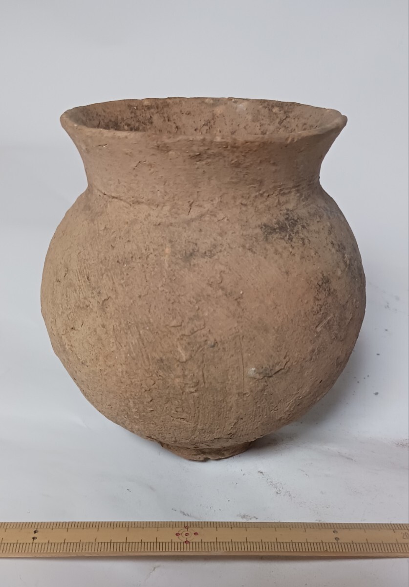 弥生土器壺(完形品) 弥生土器 広口壺 完形品 刷毛目 平底 黒斑 弥生