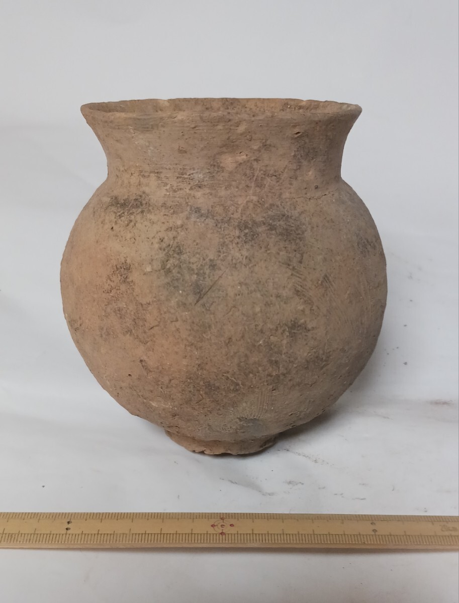 弥生土器壺(完形品) 弥生土器 広口壺 完形品 刷毛目 平底 黒斑 弥生