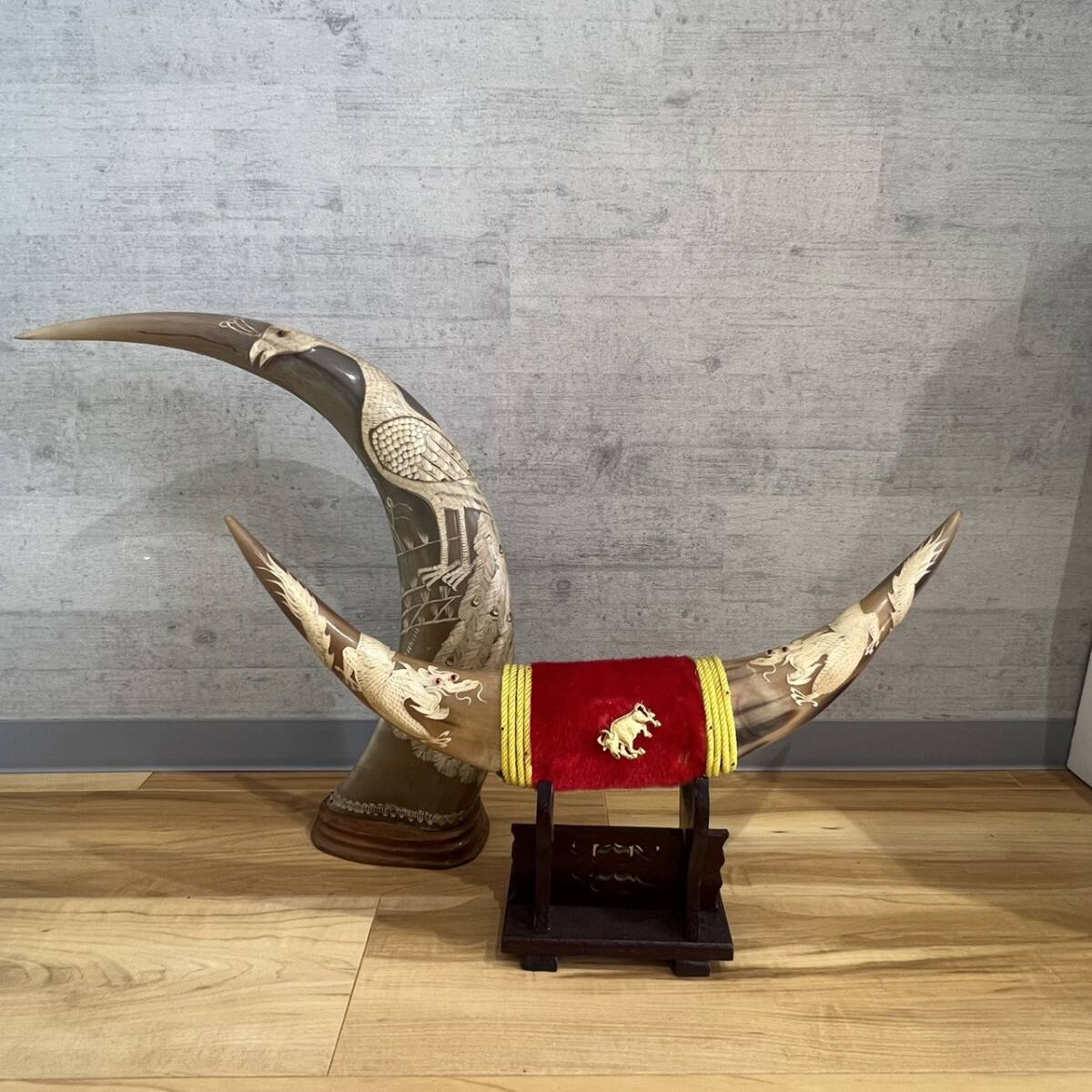 骨董】 置物 水牛の角 彫刻 工芸品 年代不明 中古 現状品 オブジェ