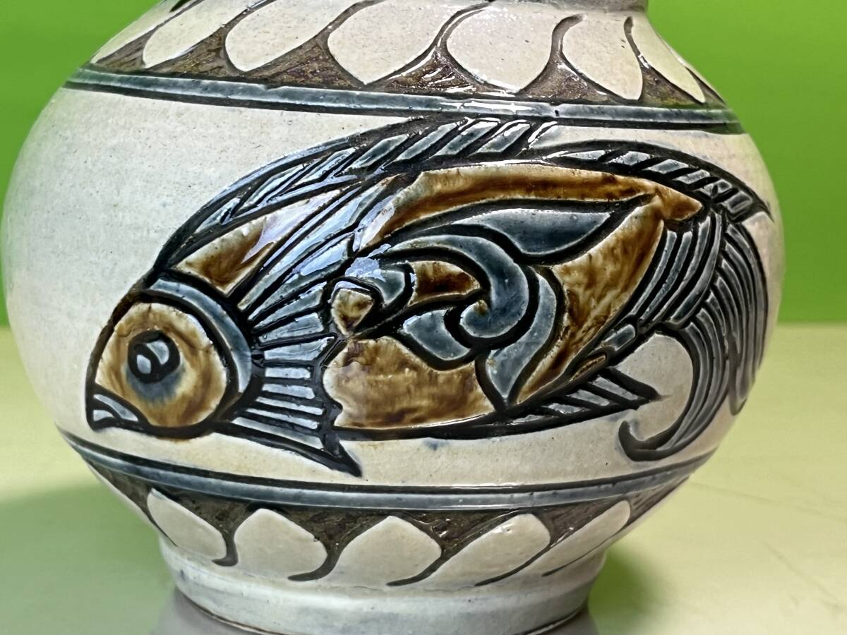 人間国宝 金城次郎 長男【金城敏男】作 【魚紋丸壺】 壺屋焼 掻銘 「ト