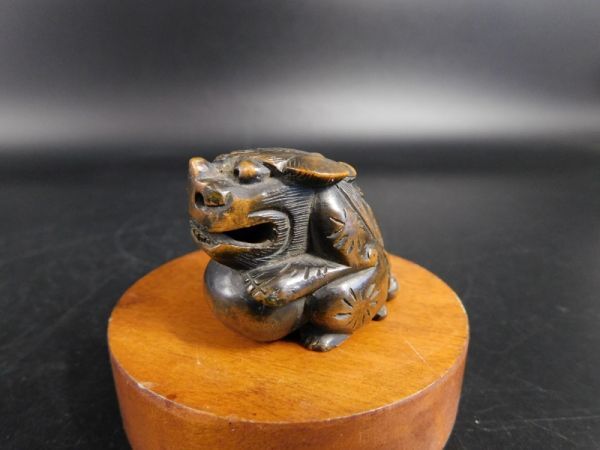 値引交渉歓迎/中国製木根っ子造形獅子型小物入れ+ 石製卵/アンティーク 年代物 木彫 玉獅子 根付 唐獅子 和彫 黄楊 柘植 名人 根付師 提げ物