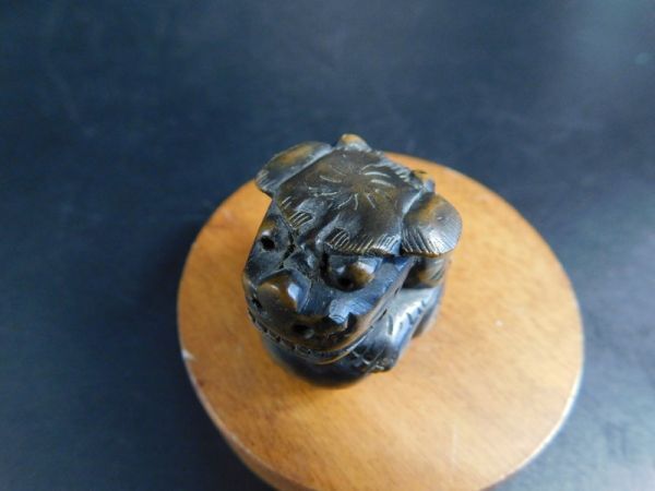 年代物 木彫 玉獅子 根付 唐獅子 和彫 黄楊 柘植 名人 根付師 提げ物
