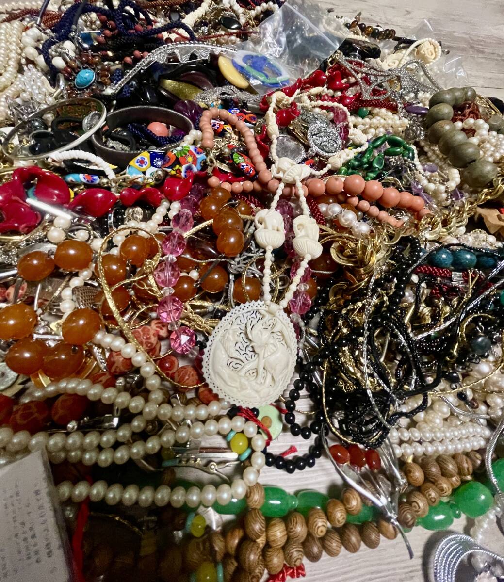 遺品整理】アクセサリーまとめ1キロ以上 【公式通販】