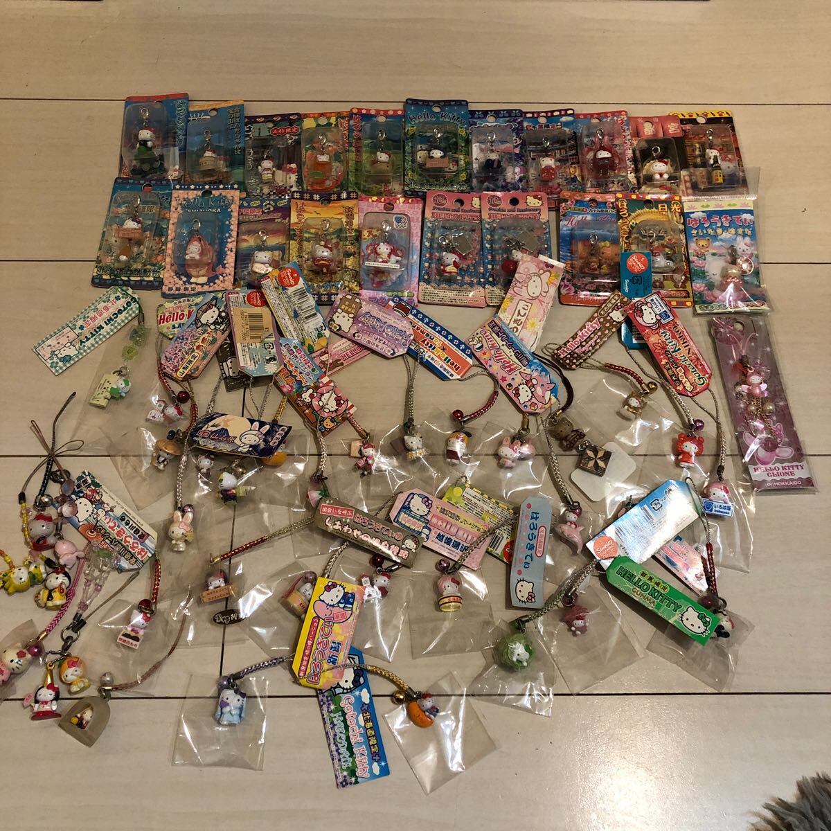 1円スタート ハローキティ ご当地 キーホルダー ストラップ グッズ