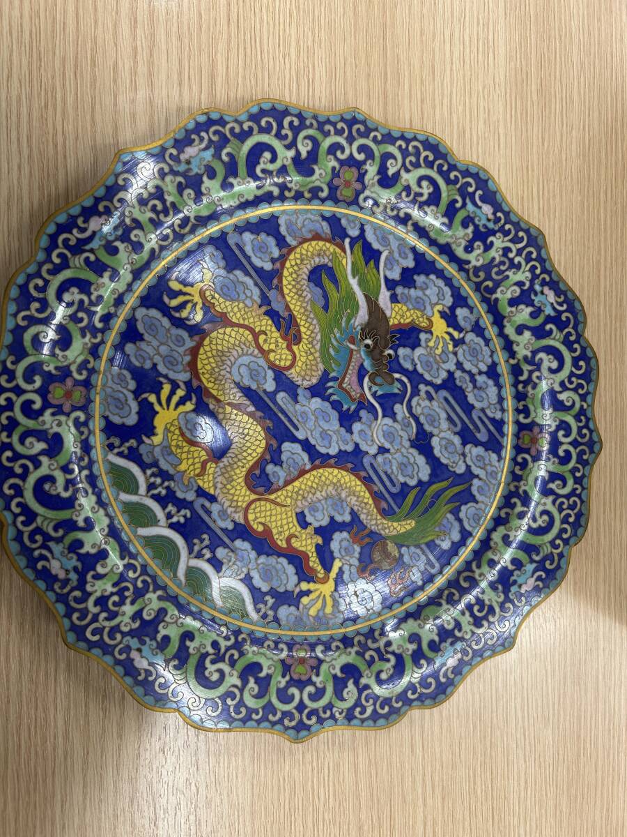 □1916 中国 景泰藍 飾皿 七宝焼 龍 竜 中国美術 古玩 飾台付 箱付