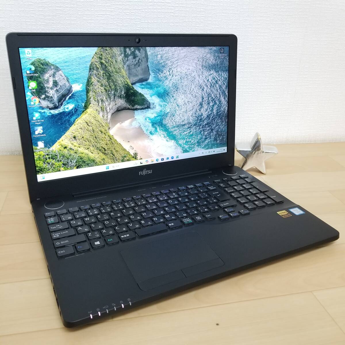 新型Windows11搭載/爆速6世代Core-i7/富士通ホワイト色/ブルーレイ