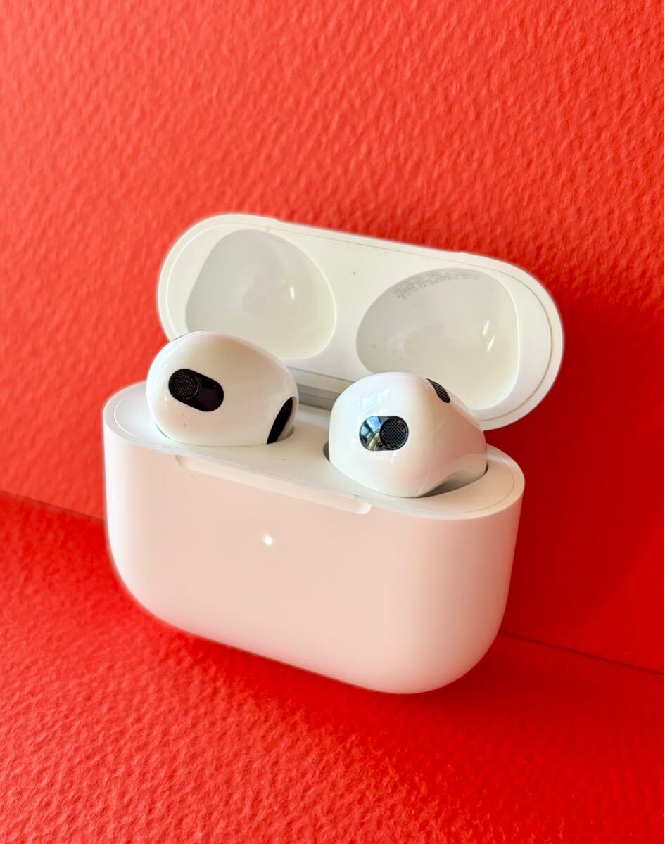 Apple AirPods 第3世代 本体/MagSafe対応/動作確認済み 動作確認済み ☆ Apple AirPods 3 MagSafe充電ケース ☆ エアポッズ 第