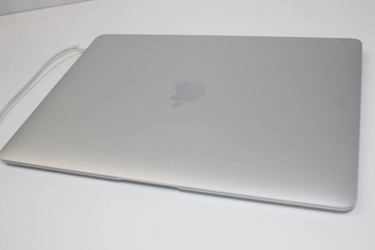 2020 Apple MacBook Air M1 Chip with 8-core GPU (13-inch, 16GB
