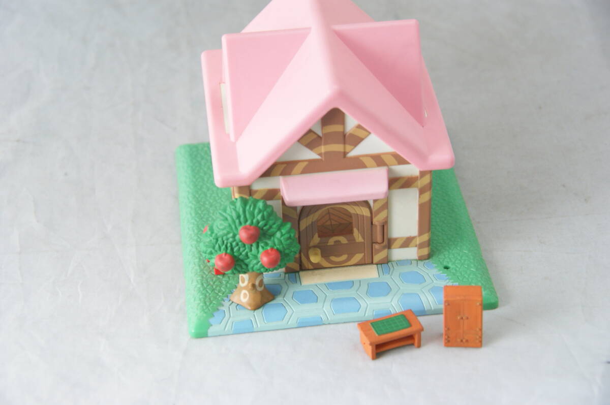 森をつくろう！ ひろいおうち ピンクの屋根 どうぶつの森＋ 家 フィギュア どうぶつの森 フィギュア コレクション 森をつくろう ひろいおうち