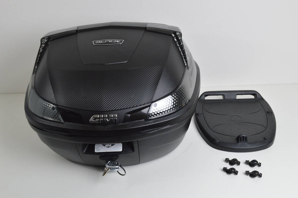 豊富な，SALE GIVI B37 BLADE TECH未塗装ブラック スモークレンズ リアボックス トップケース ジビ ブレード(トップケース)｜売買されたオークション情報、yahooの商品情報をアーカイブ公開 - オークファン トップケース