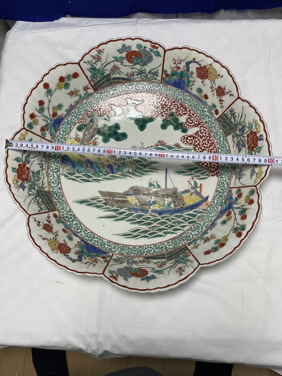 古伊万里 柿右衛門様式 屋形船窓絵 梅菊牡丹文輪花大皿