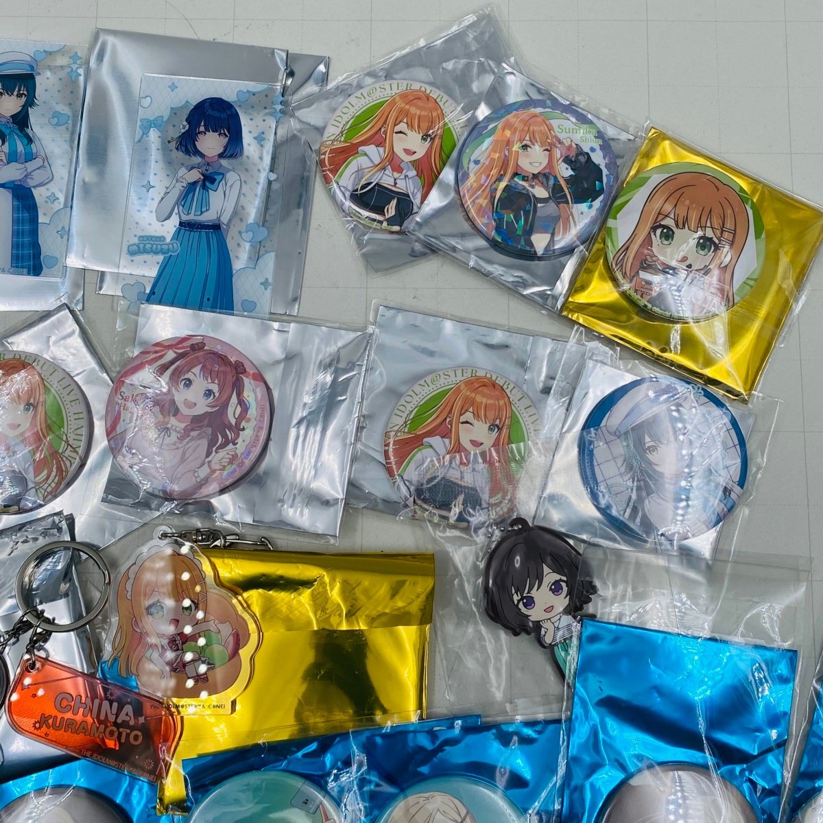 中古品 学園アイドルマスター 学マス グッズまとめ 篠澤広 多め 缶バッジ アクリルキーホルダー セット 紫雲清夏 他 学園アイドルマスター 篠澤広 学マス 篠沢のフリマアイテム一覧 学マス』篠澤広モチーフのアパレルが登場。『コントラスト』『光景 オンライン限定