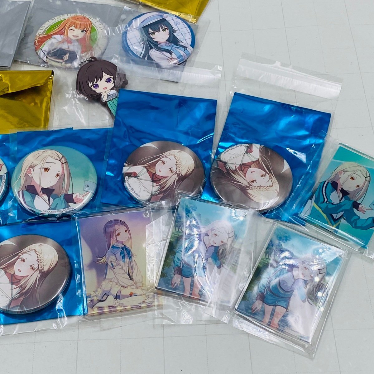 中古品 学園アイドルマスター 学マス グッズまとめ 篠澤広 多め 缶バッジ アクリルキーホルダー セット 紫雲清夏 他 学園アイドルマスター 篠澤広 学マス 篠沢のフリマアイテム一覧 学マス』篠澤広モチーフのアパレルが登場。『コントラスト』『光景 オンライン限定