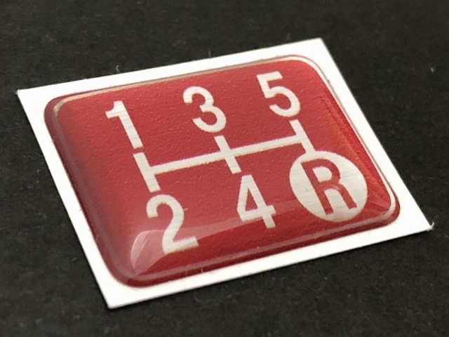 Tuningfan シフトパターン エンブレム レッド 5速MT車用 赤 SPE-R501 5MT プレート 日本製 エルフ キャンター アトラス ダイナ デュトロ_1