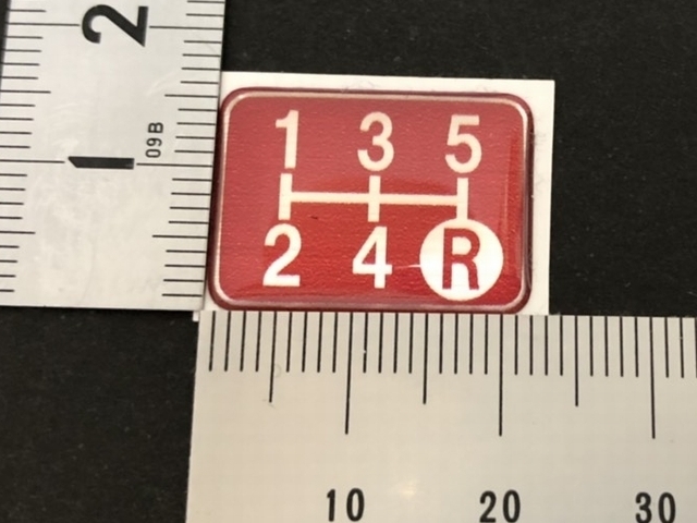 Tuningfan シフトパターン エンブレム レッド 5速MT車用 赤 SPE-R501 5MT プレート 日本製 エルフ キャンター アトラス ダイナ デュトロ_4