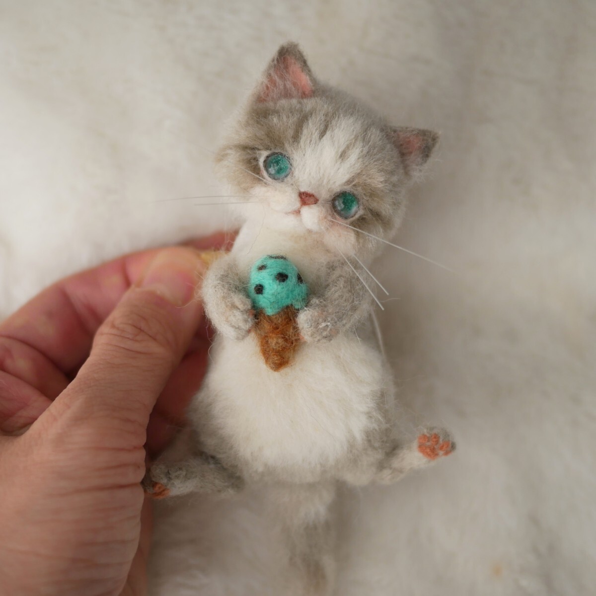 ☆malta☆羊毛フェルト 猫ブローチ アイスクリーム猫 ハンドメイド