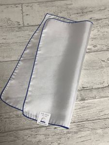 新品未使用　ポケットチーフ　白生地ツイール ブルーパイピング　シルク100% 無地最高級