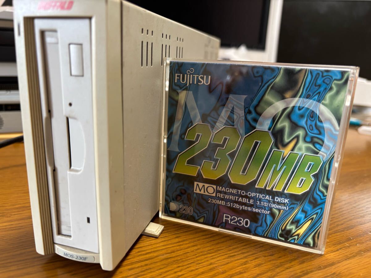 Adapted Fast scsi card AHA2940 AHA2940AUの2枚 と　230MB MOドライブ(Buffalo mos-230S) Panasonic PD ドライブ _3