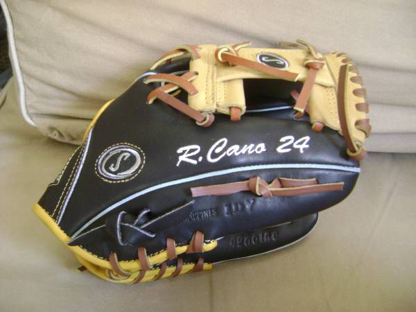 SPALDING スポルディング 軟式グローブ ロビンソン・カノモデル SALE R.カノー（ヤンキース）ゲーム用グローブ SPALDING製 新品(記念
