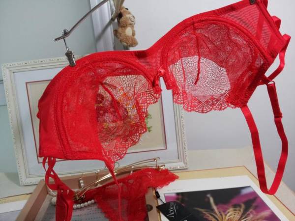 ヨーロッパランジェリー ブラ Tバック レーシーレッド C75 75 売買されたオークション情報 Yahooの商品情報をアーカイブ公開 オークファン Aucfan Com