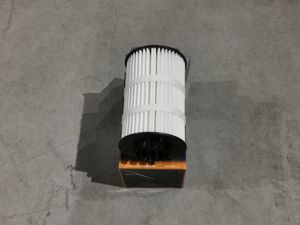 新品未使用 アウディ オイルエレメント 079 198 405D VAICO 40-0176 Audi A6 A7 A8 オイ