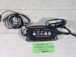 中古バッテリー充電器チャージャー作動確認済み DAYTONAデイトナ SWITCHING 12Vバッテリ