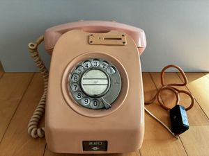 ピンク電話の値段と価格推移は？｜13件の売買データからピンク電話の