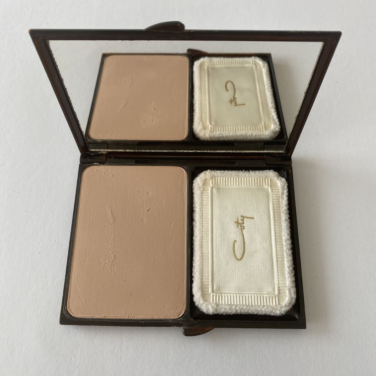 コティ コンパクトの値段と価格推移は？｜2件の売買データからコティ