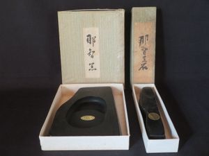 那智黒石 文鎮の値段と価格推移は？｜3件の売買データから那智黒石 