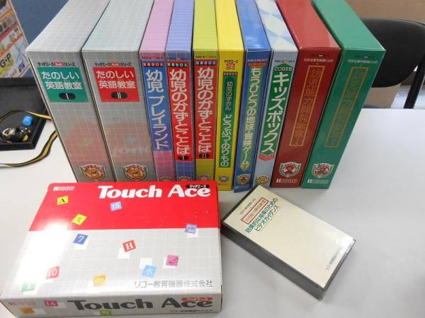 ゲーム　電子知育玩具　RICOH タッチエース　本体、ソフト、CDなど動作確認済 リコー/タッチエース本体+ソフト10本セット/カード未開封多数(文字