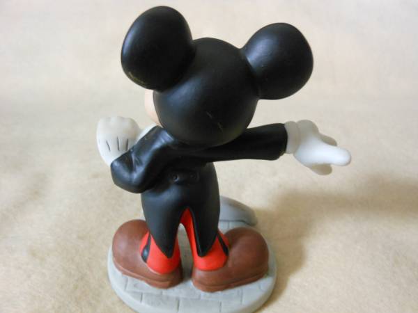 ミッキーマウス 陶器 置物 １９８３年製 ディズニーランド ミッキーマウス 売買されたオークション情報 Yahooの商品情報をアーカイブ公開 オークファン Aucfan Com