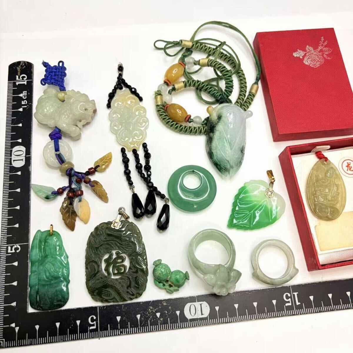 18k使用和田玉翡翠グリーン碧玉の釈迦牟尼仏彫りペンダントトップ　海外鑑定書付き 1円〜細密細工 翡翠 ヒスイ 玉 和田玉 天然石/ 古美術 ルース 透かし