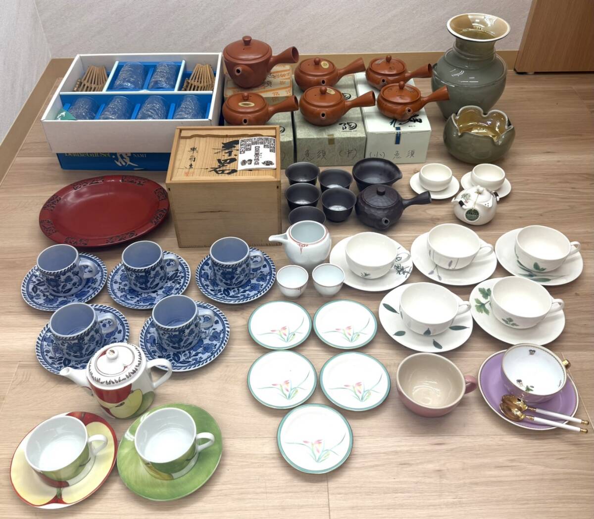 花瓶 カメイガラスの値段と価格推移は？｜76件の売買データから花瓶