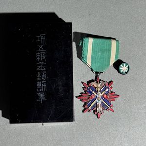 旧日本軍勲章の値段と価格推移は？｜93件の売買データから旧日本軍勲章
