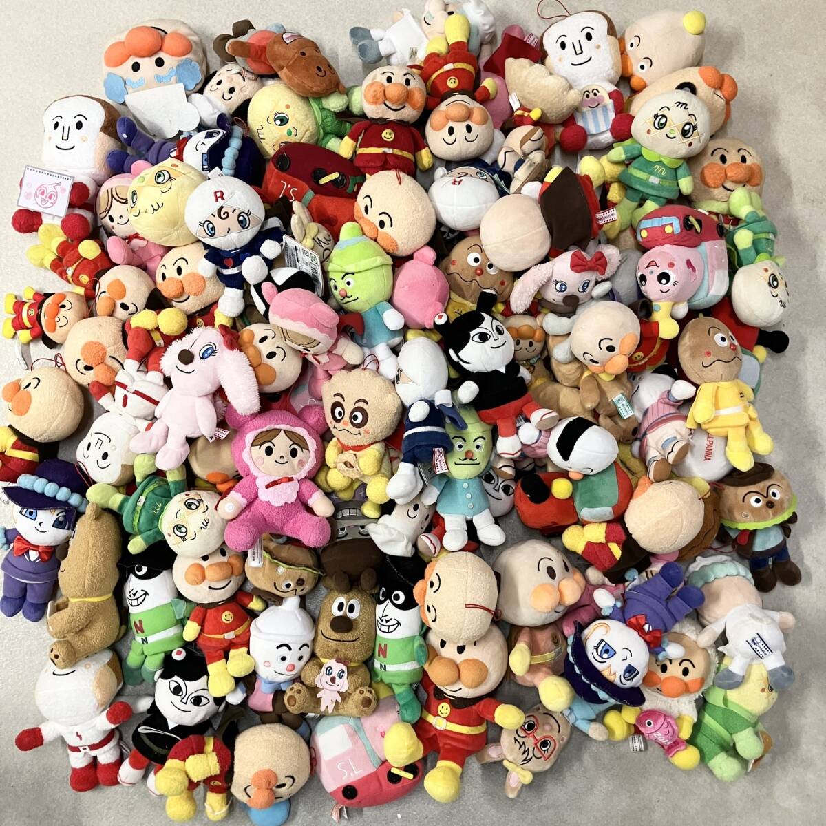 アンパンマンぬいぐるみの値段と価格推移は？｜23件の売買データから
