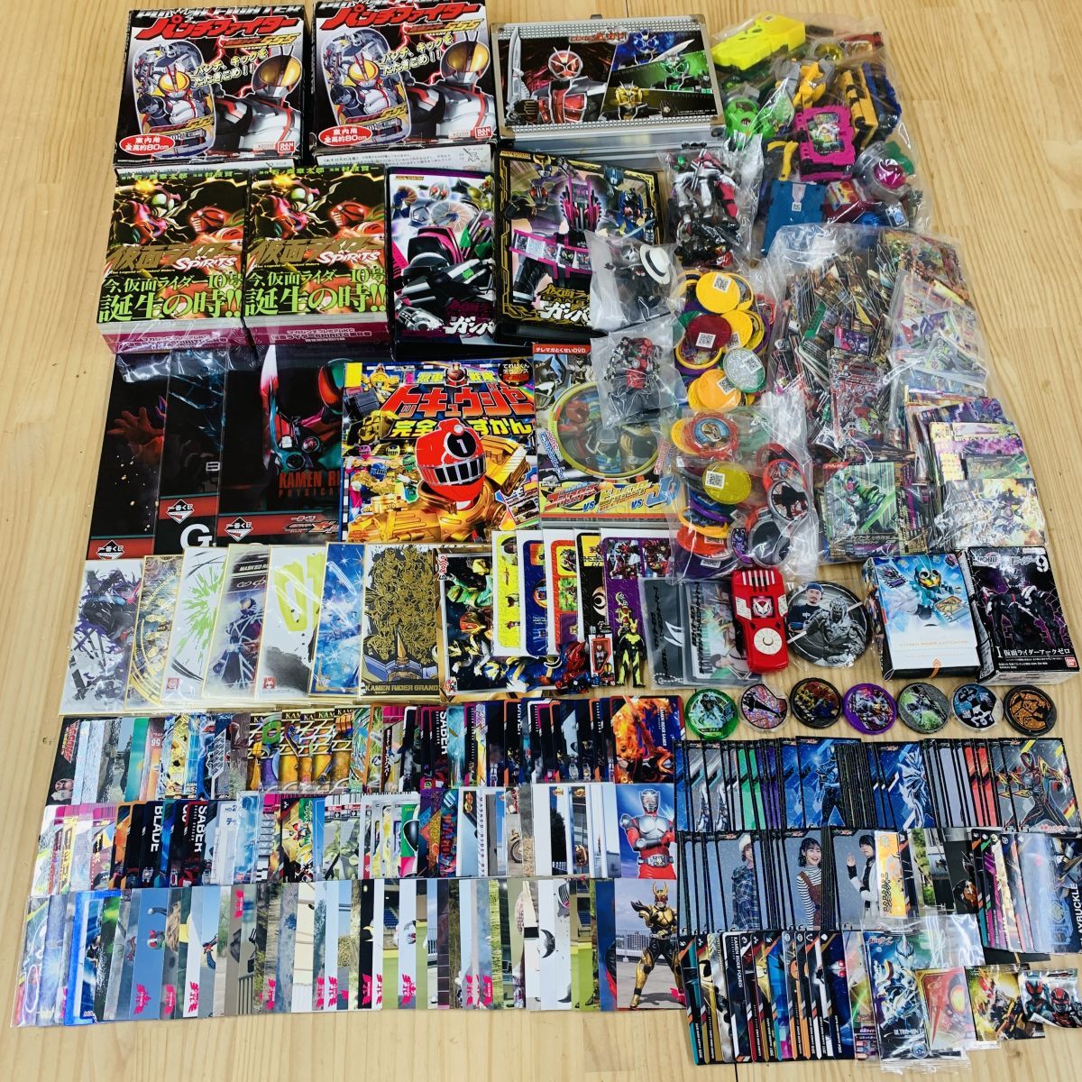 色紙 仮面ライダーの値段と価格推移は？｜33件の売買データから色紙