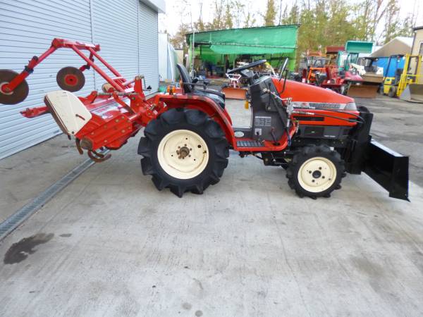除雪機:ヤンマー:トラクター:油圧式排土板:除雪車:売切冬物処分!(車体