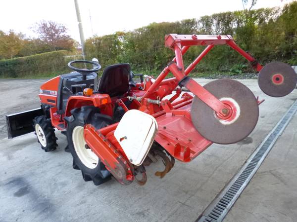 除雪機　バインダー　排土板　ヤンマー 除雪機:ヤンマー:トラクター:油圧式排土板:除雪車:売切冬物処分!(車体