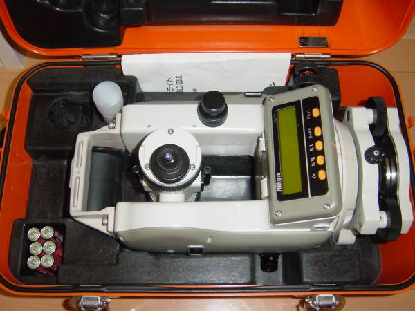 ☆Nikonニコン NE20LC デジタルセオドライト 三脚付！☆(測量、角度計 