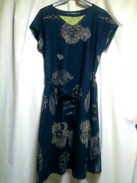 秋冬物 パラスパレス 白乙女柄刺繍ワンピース インディゴ 女性用 売買されたオークション情報 Yahooの商品情報をアーカイブ公開 オークファン Aucfan Com